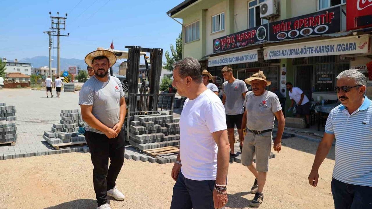 Hastaneye ulaşım kolaylaşıyor: 20 bin metrekarelik parke yenilemesi Efeler'de
