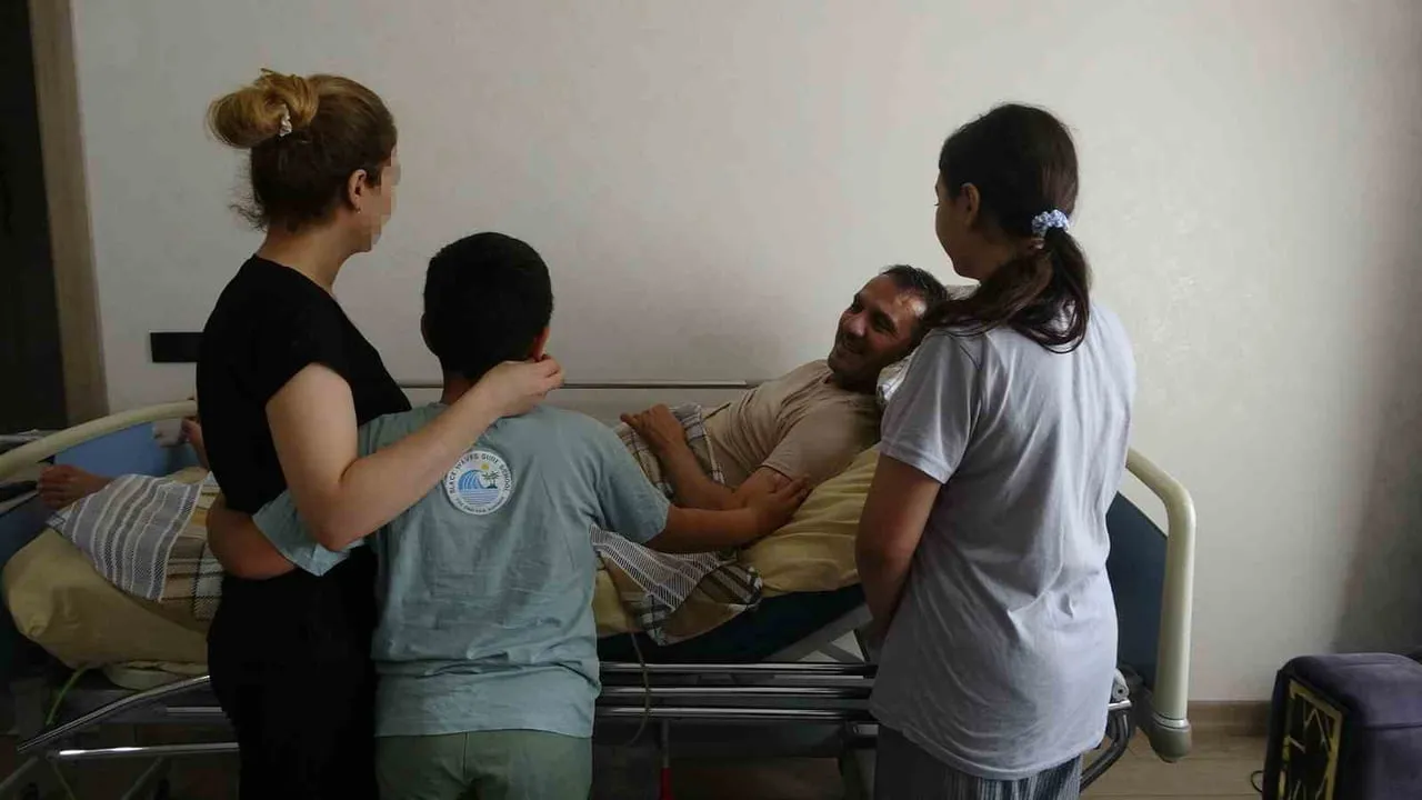 Hastaneye yürüyerek girdi, üç yıldır felçle yaşıyor: düzenli fizik tedavi talebi