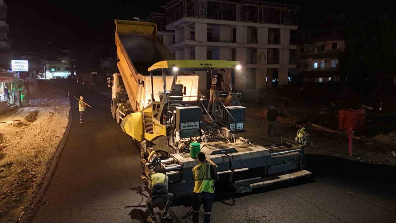 Hatay’da 2 bin 704 kilometrelik yol ağı yenilendi, ağustosta 85 noktada asfalt seferberliği