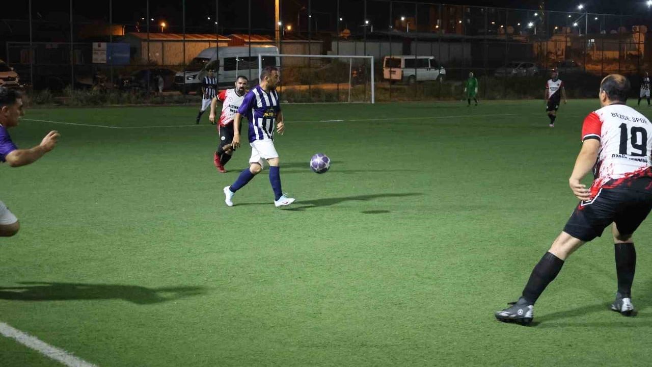 Hatay’da 38. Erhan Aksay futbol turnuvası 53 takımın katılımıyla sürüyor