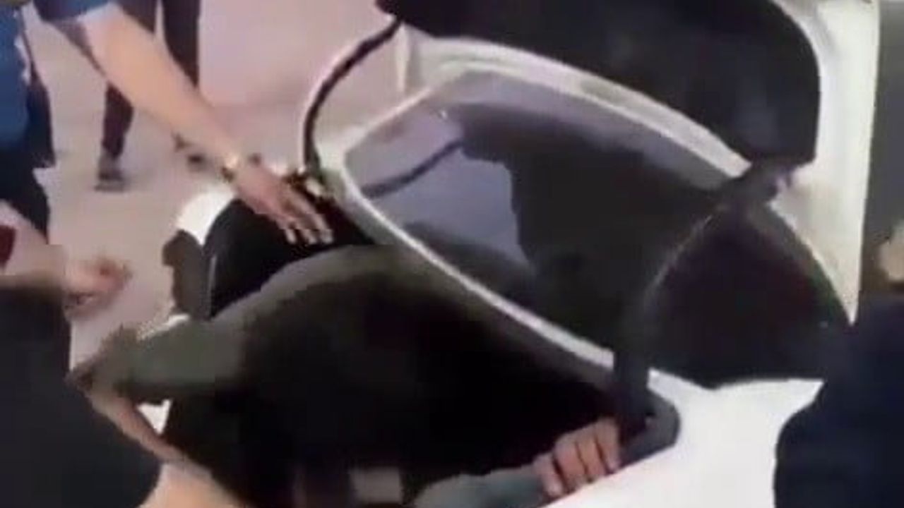 Hatay'da durdurulan otomobilde 12 kaçak göçmen yakalandı