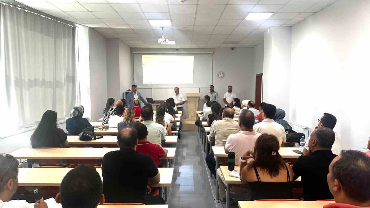 Hatay'da eğitim kurumlarında yöneticilik yapacak personele eğitim veriliyor