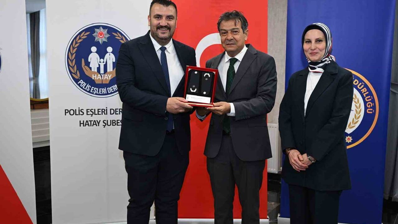 Hatay'da emniyet personeline rütbe takdim töreni