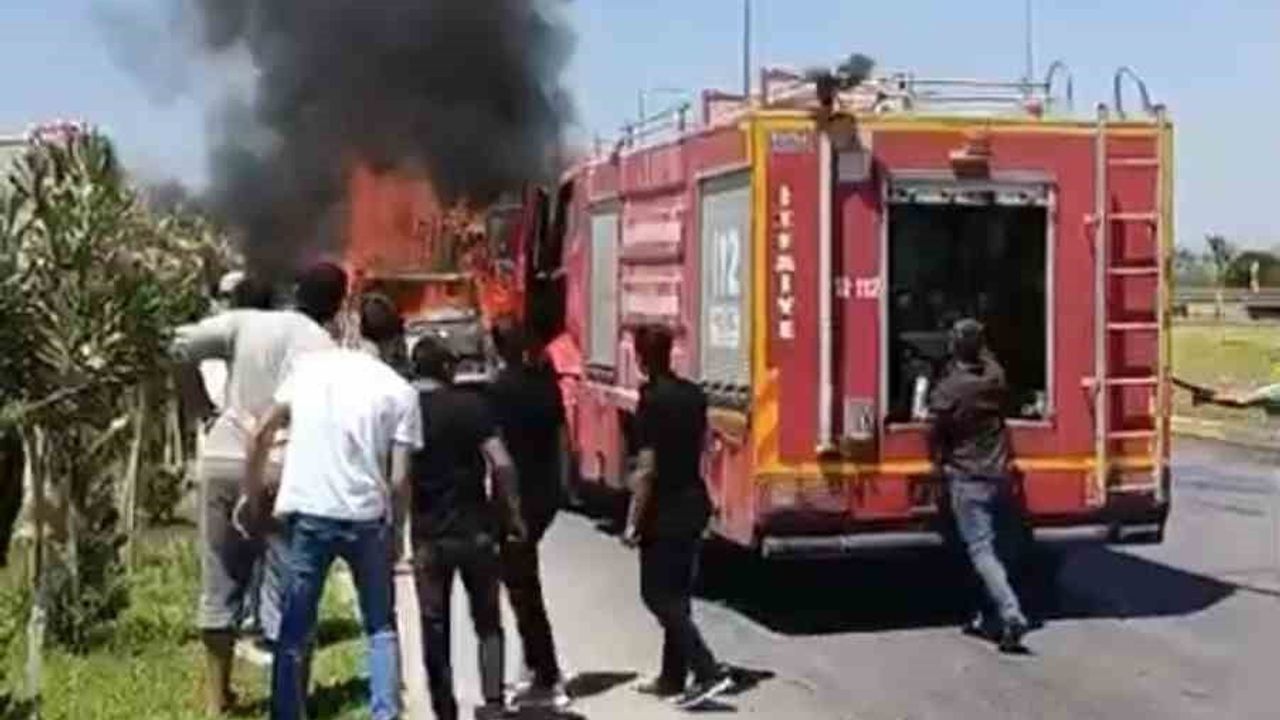 Hatay’da seyir halindeki pikap alevlere teslim oldu