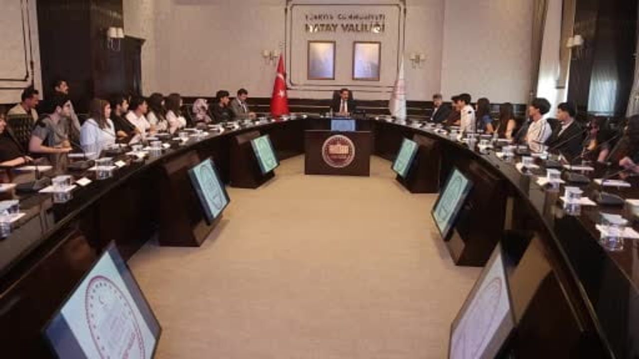 Hatay'da yıkıntılardan yükselen eğitim zaferi: 25 öğrenci YKS'de ilk bine, 8 öğrenci LGS'de tam puan