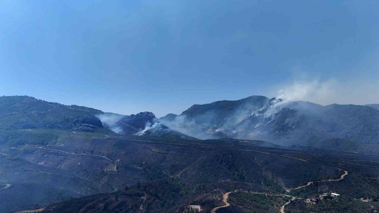 Hava araçları yeniden devrede: Alanya'da yangın ikinci gününde