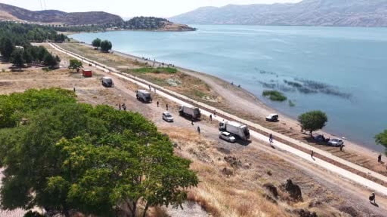Hazar gölü kıyısında kapsamlı çevre temizliği