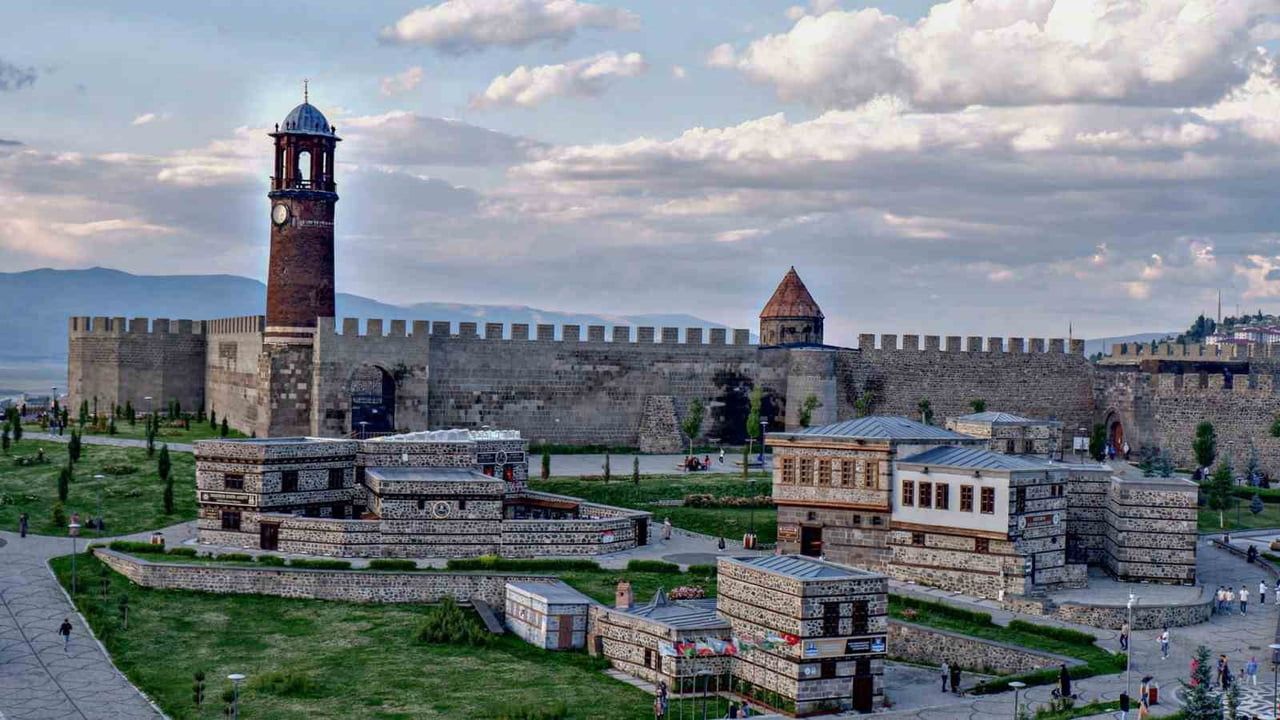 Hicrî 1335 tarihli askerî harita Erzurum’un doğu planını gösteriyor