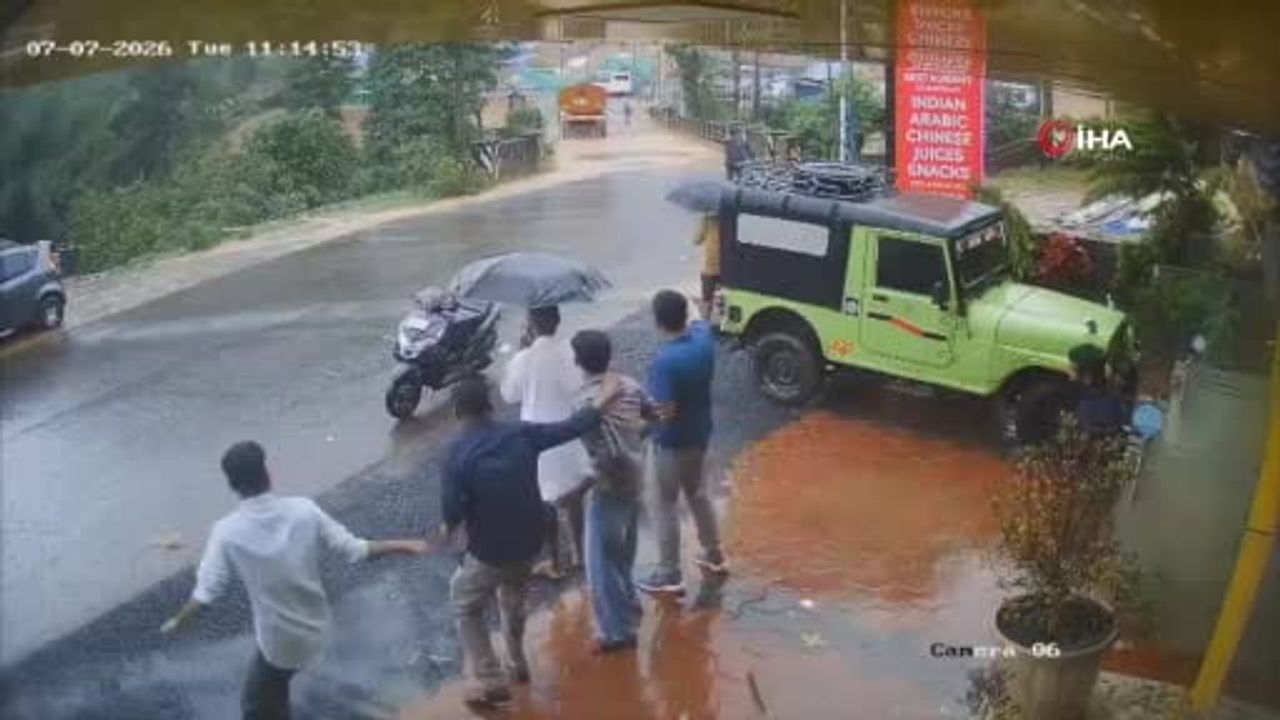 Hindistan’da Meenakshi Köprüsü yakınında heyelan: 3 ölü, 9 yaralı