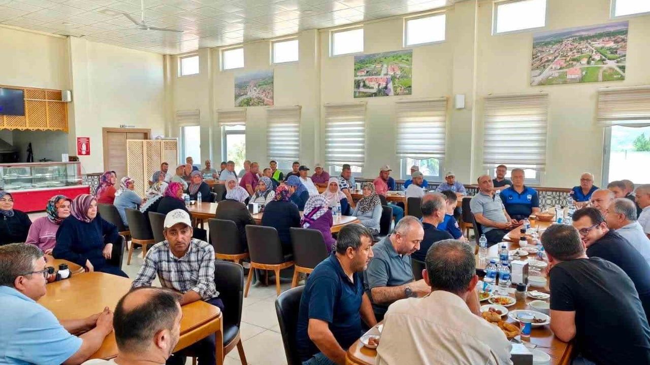 Hisarcık belediye başkanı Mustafa Demirtaş personelle bir araya geldi