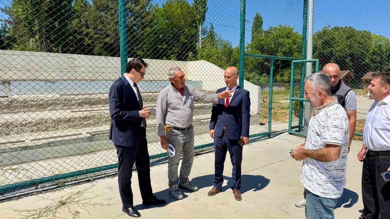 Hisarcık’ta okul spor alanları yenileniyor