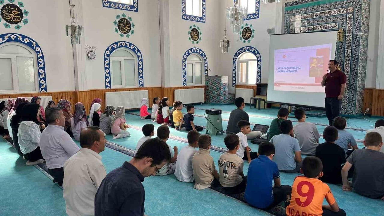 Hisarcık'ta yaz kur’an kurslarında öğrenciler bilinçlendiriliyor