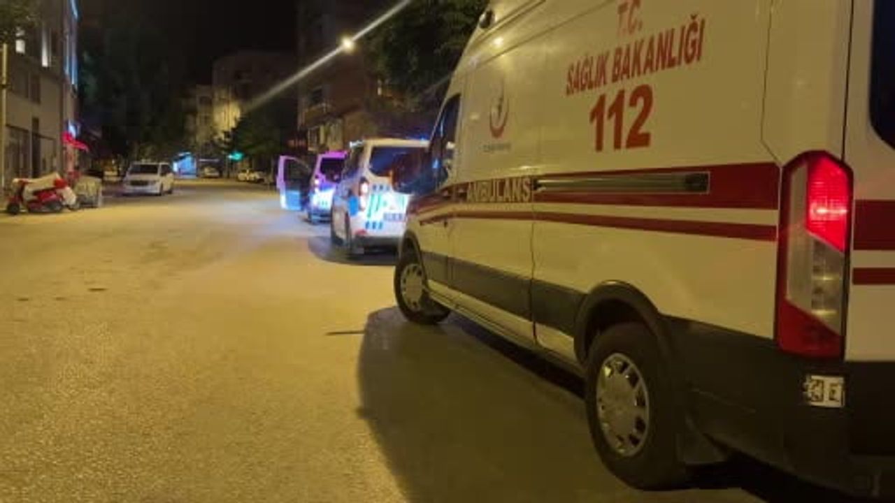 Husumetlisinin iş yerinin camlarını kırdı, emniyete gidip teslim oldu