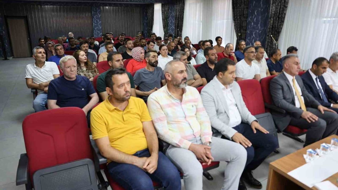 Iğdır valisi M. Fırat Taşolar DYK’da görev yapan eğitimcilerle buluştu