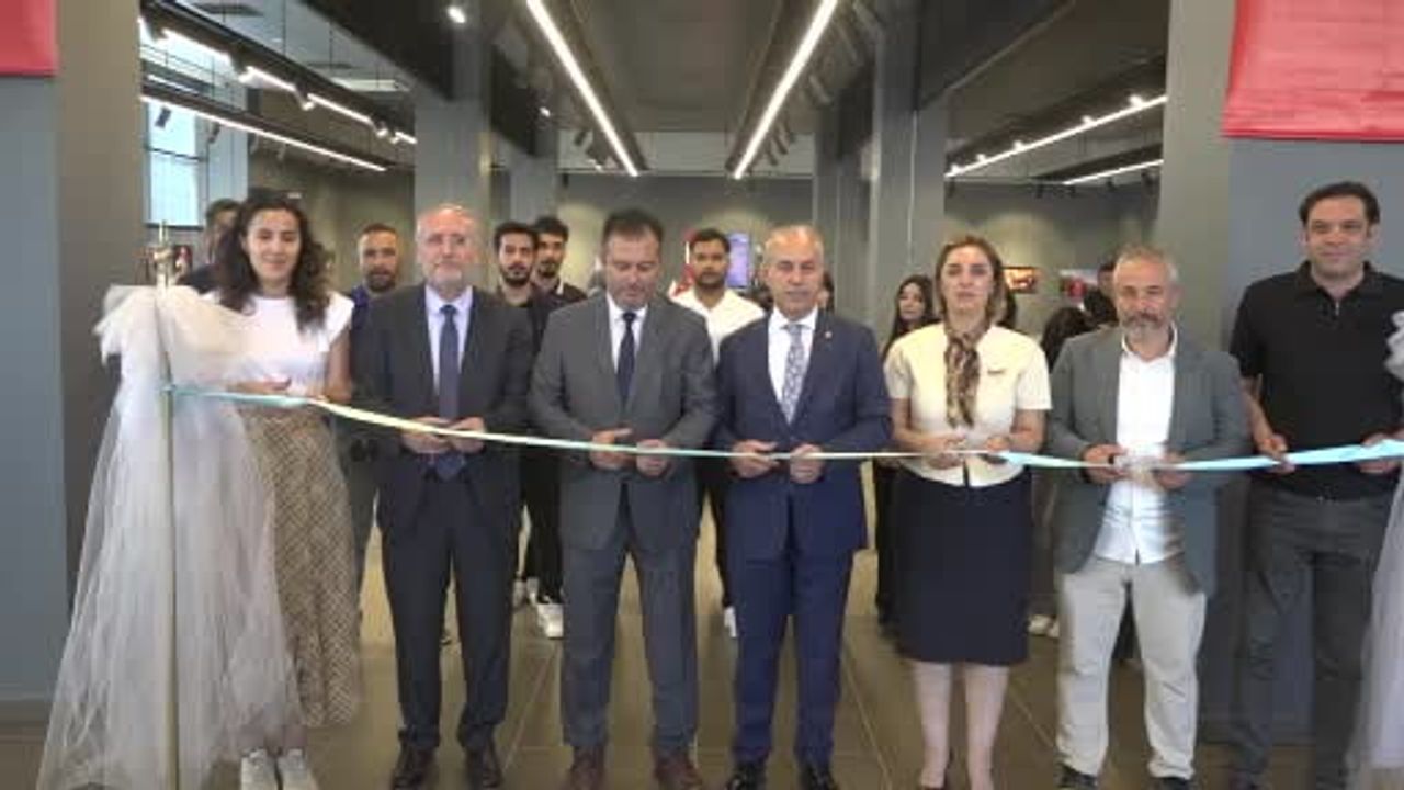 İhlas Haber Ajansı Gaziantep'te 15 Temmuz fotoğraf sergisi açtı