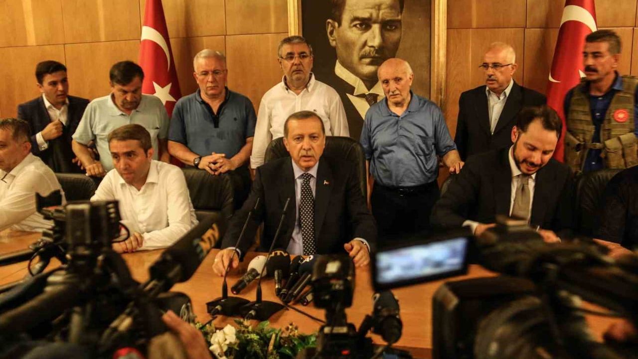 İhlas Haber Ajansı'nın 15 temmuz gecesi fotoğrafları sergileniyor