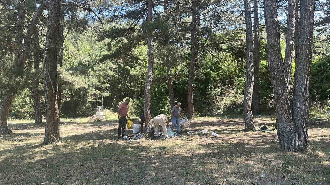 İhsangazi ormanına atılan cam şişeler vatandaşları harekete geçirdi