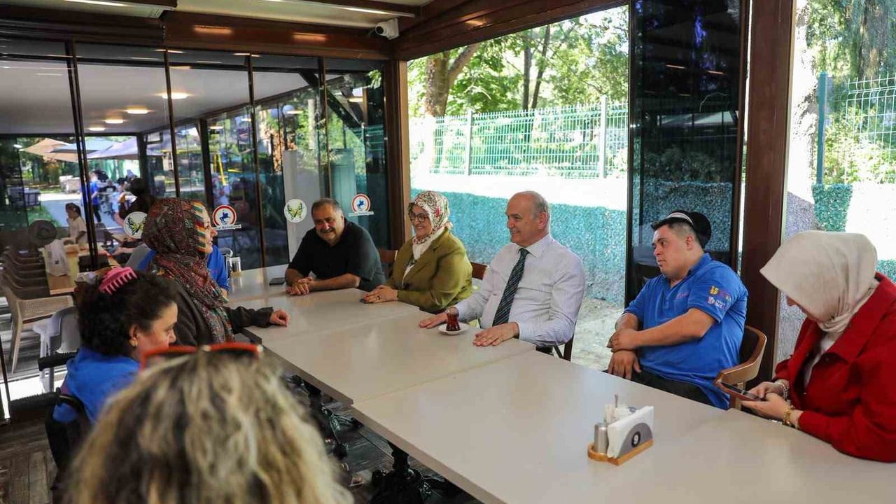 İkbal Gürpınar Düzce'de: dil ve mutfak sohbetleri ilgi gördü