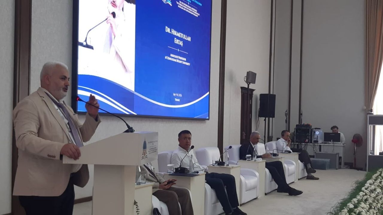 İlahiyat fakültesi dekan yardımcısı Doç. Dr. Ertaş, uluslararası İslam medeniyeti forumunda BEUN'u temsil etti