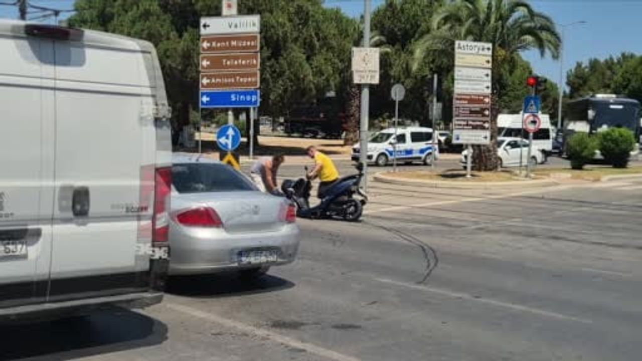 İlkadım'da ehliyetsiz sürücünün karıştığı kazada motosiklet çekildi
