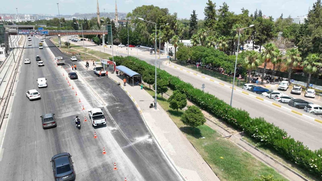 İller Bankası kavşağında genişleme tamamlandı, trafik dört şeritli hale geldi