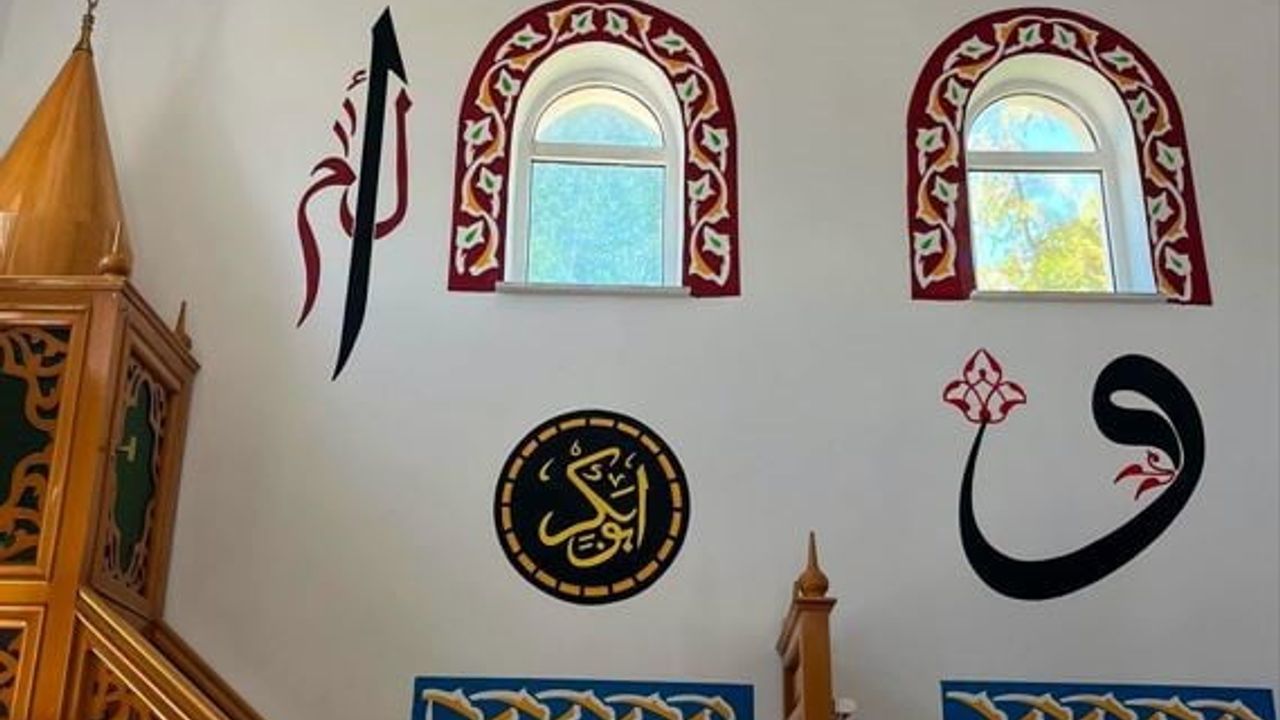 İmamın sanat sevgisi camiye yansıdı