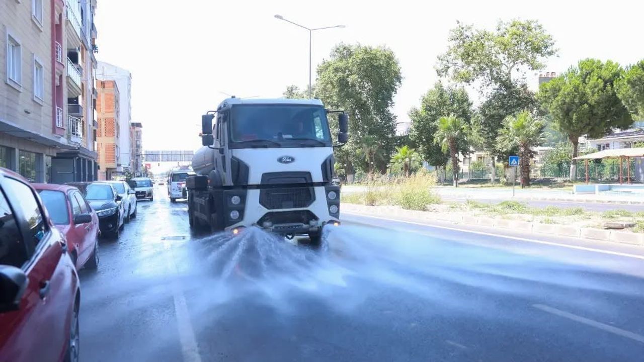 İncirliova anayolunda kapsamlı temizlik çalışmaları tamamlandı