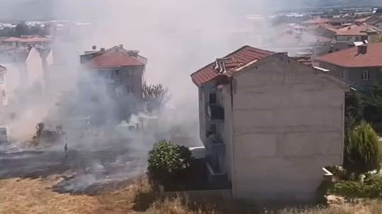 İnegöl'de anız yangınında 20 dönüm tarım arazisi zarar gördü