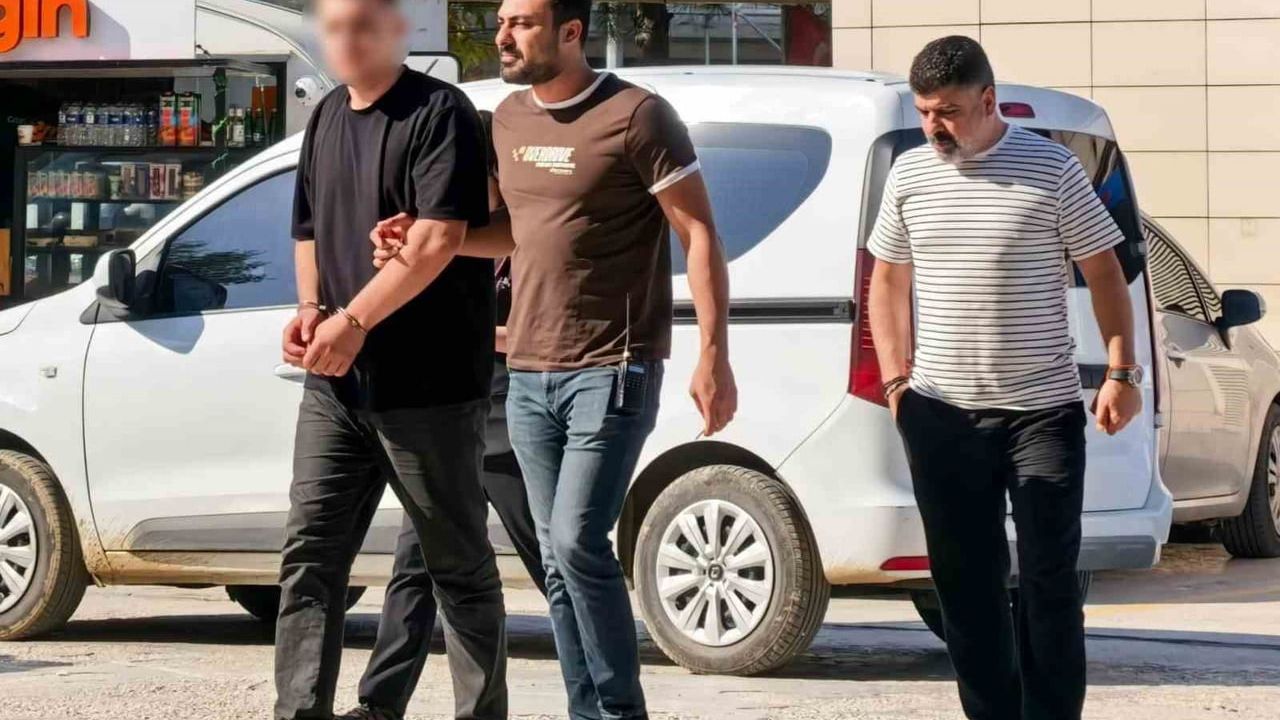 İnegöl'de arkadaşını silah ve bıçakla tehdit eden kişi adliyeye sevk edildi