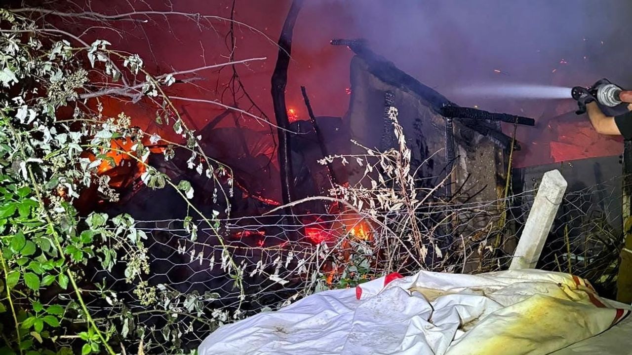 İnegöl'de baraka yangınında mahsur kalan 60 yaşındaki adam yaşamını yitirdi