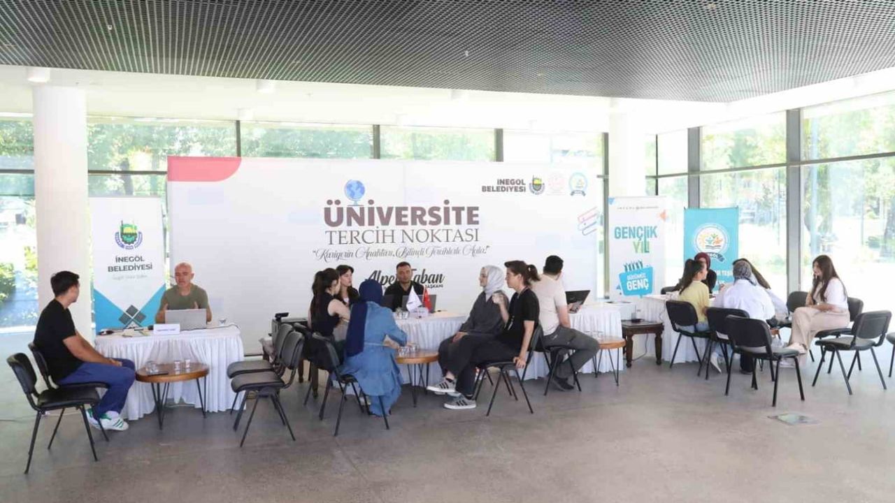 İnegöl'de gençlerin tercih yolculuğuna belediye rehberliği