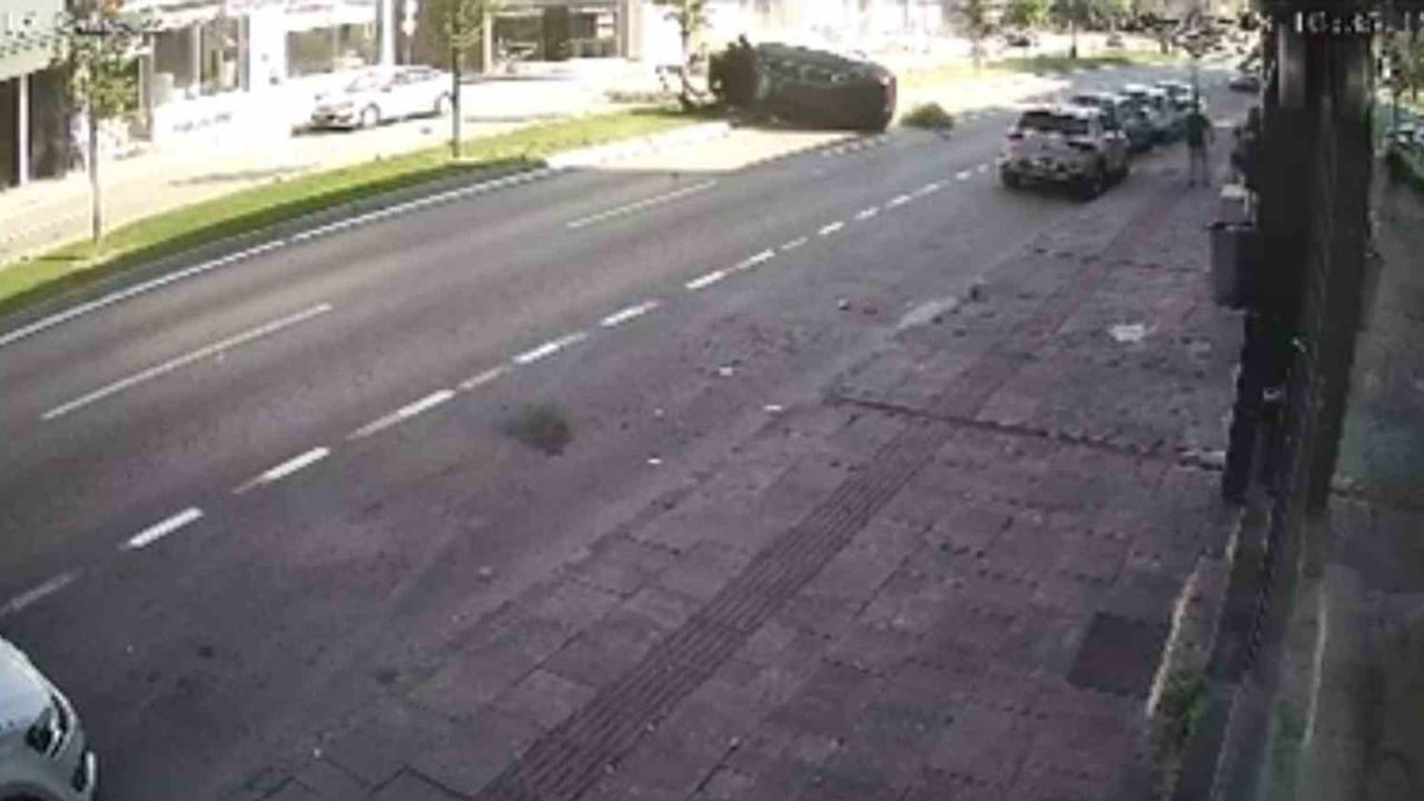 İnegöl'de takla atan otomobilde 2 kişi yaralandı