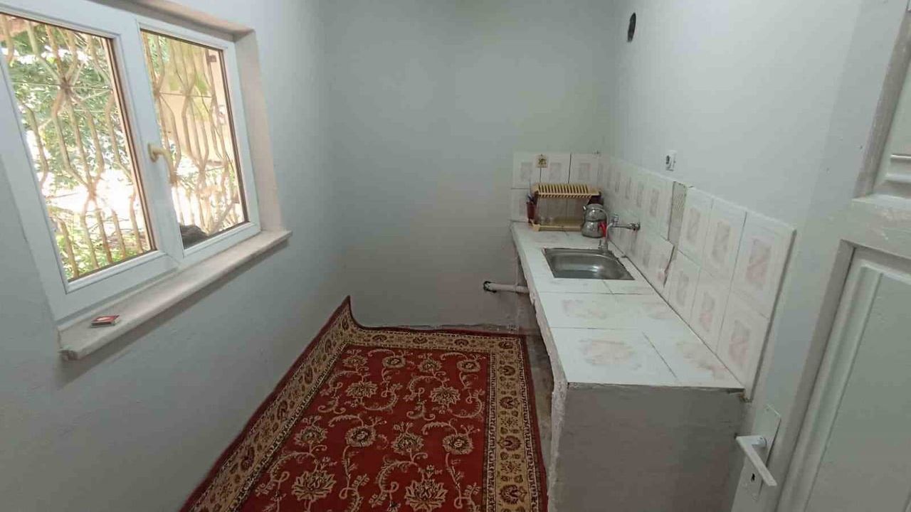 İnegöl'de yalnız kadının evi mahalle dayanışmasıyla baştan sona yenilendi