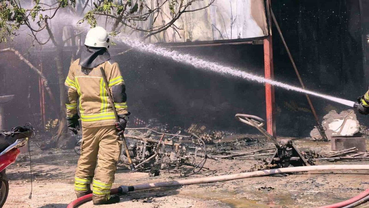 İnegöl'de yumurta deposunda yangın, 10 yaşındaki çocuğun elektrikli bisikleti yandı