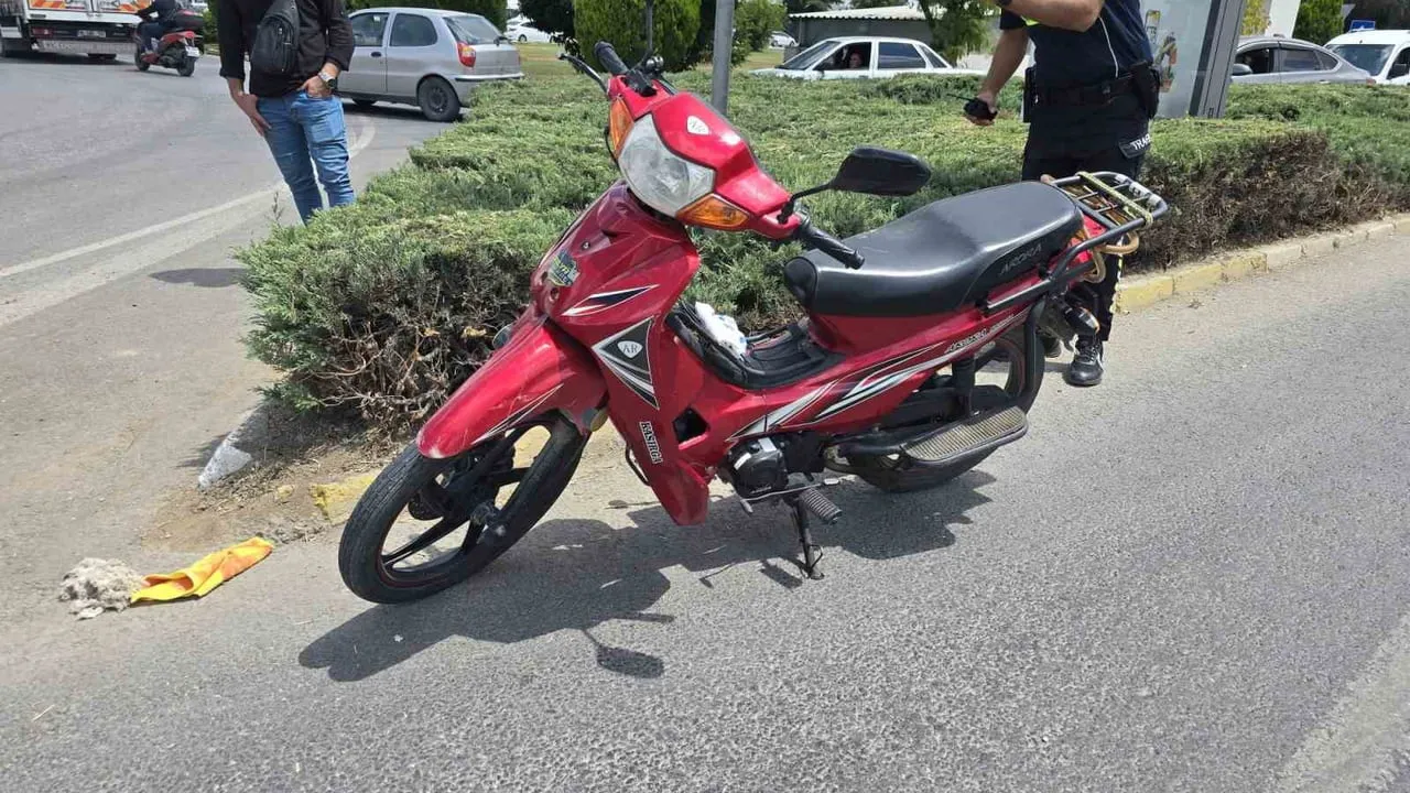 İnegöl girişinde çarpışma: motosikletten düşen iki kişi yaralandı