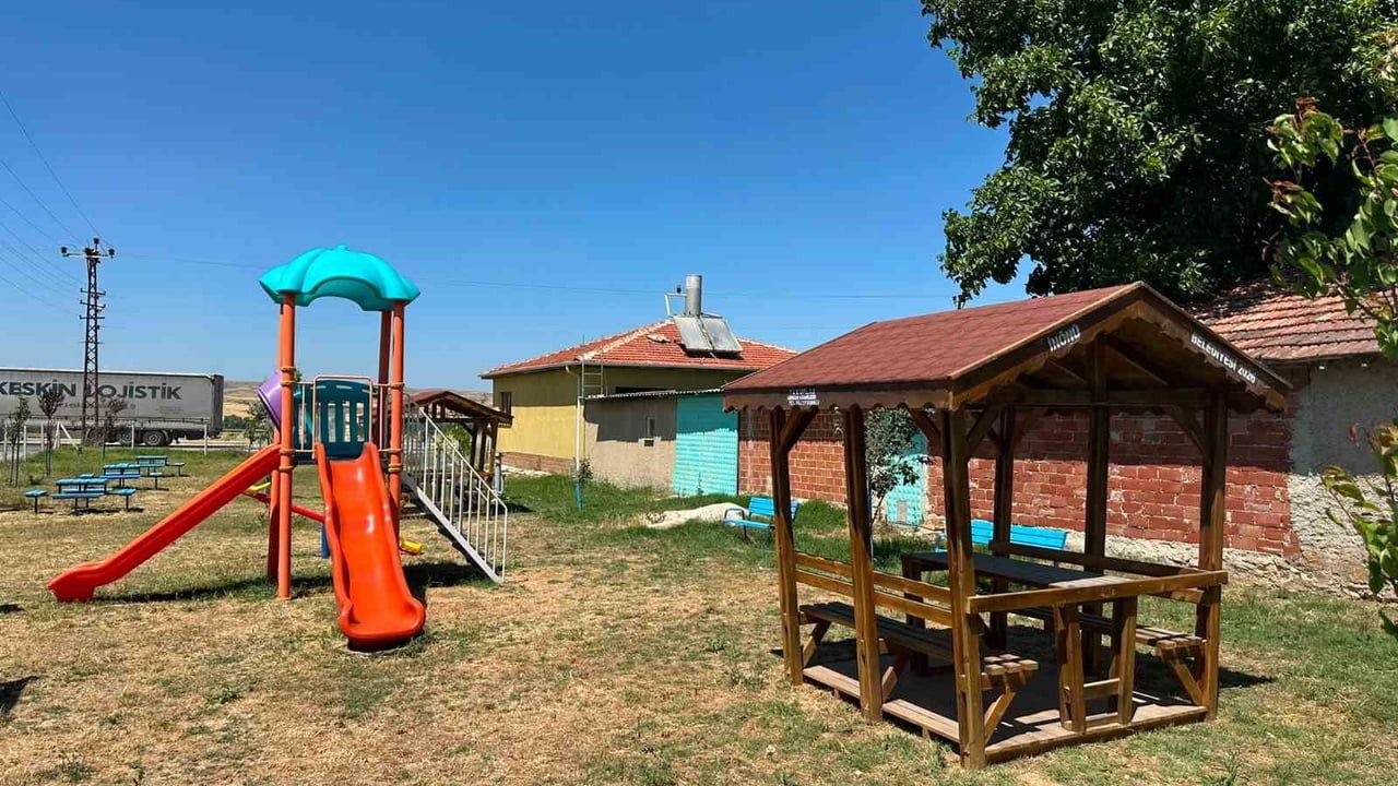 İnönü Belediyesi park ve sosyal alanlara kamelya desteği sağladı