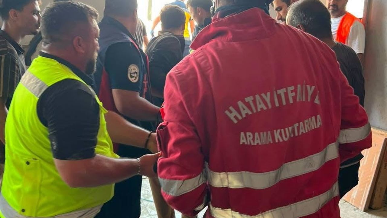 İnşaat halindeki binada asansör boşluğuna düşen işçi yaralandı