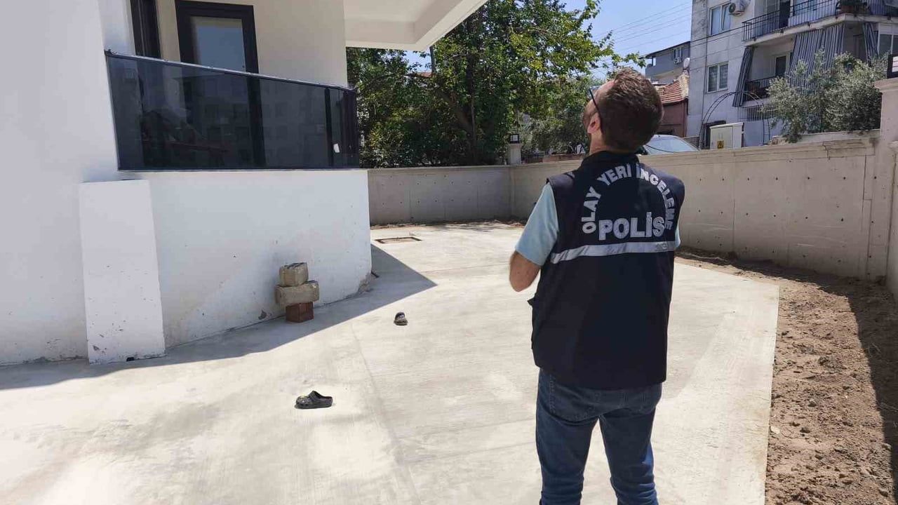 İnşaattaki cam korkuluk boşluğundan düşen çocuk tedavi altında