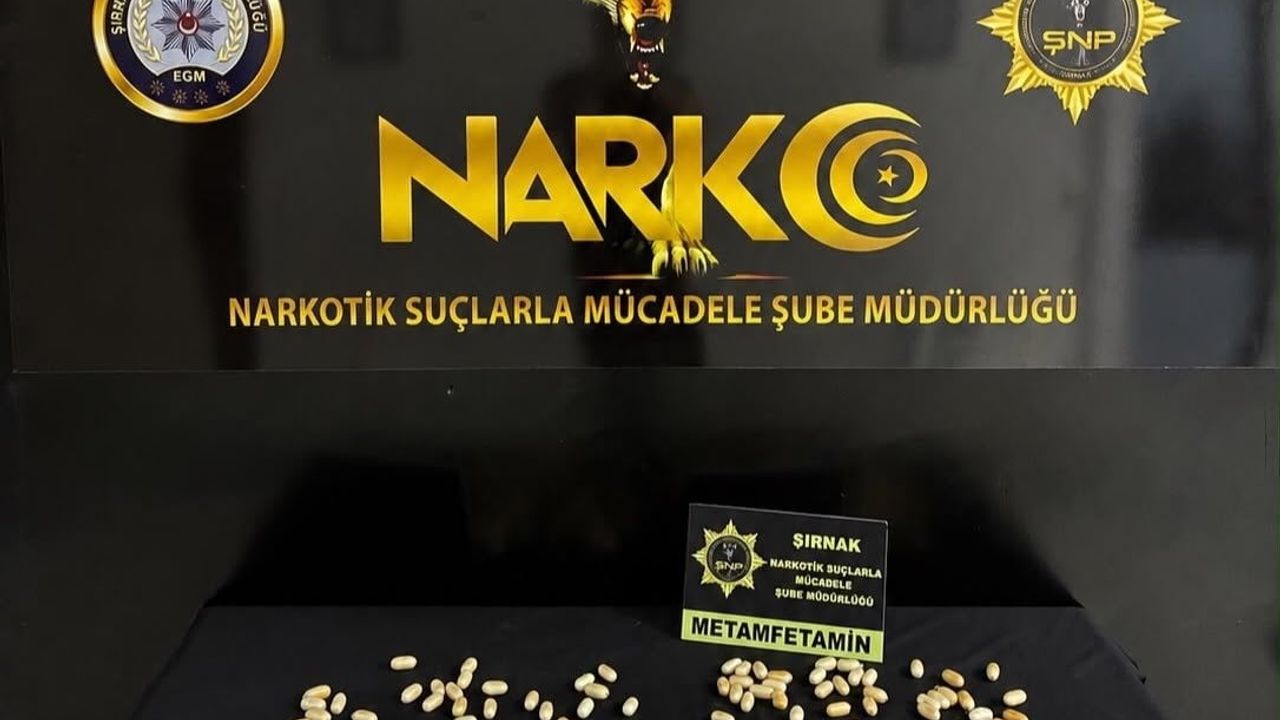 İranlı iki kişinin midesinde 939,26 gram metamfetamin ele geçirildi