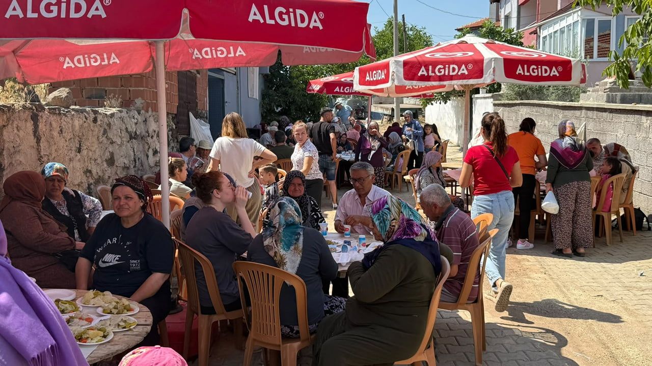 Irmak öğretmen memleketi Kula'da dualarla anıldı