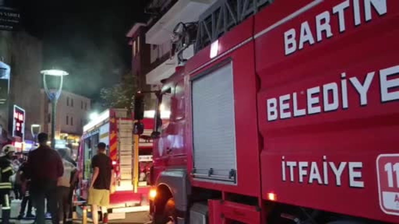 İş hanı bodrumunda tuvalet havalandırmasında çıkan yangın panik yarattı