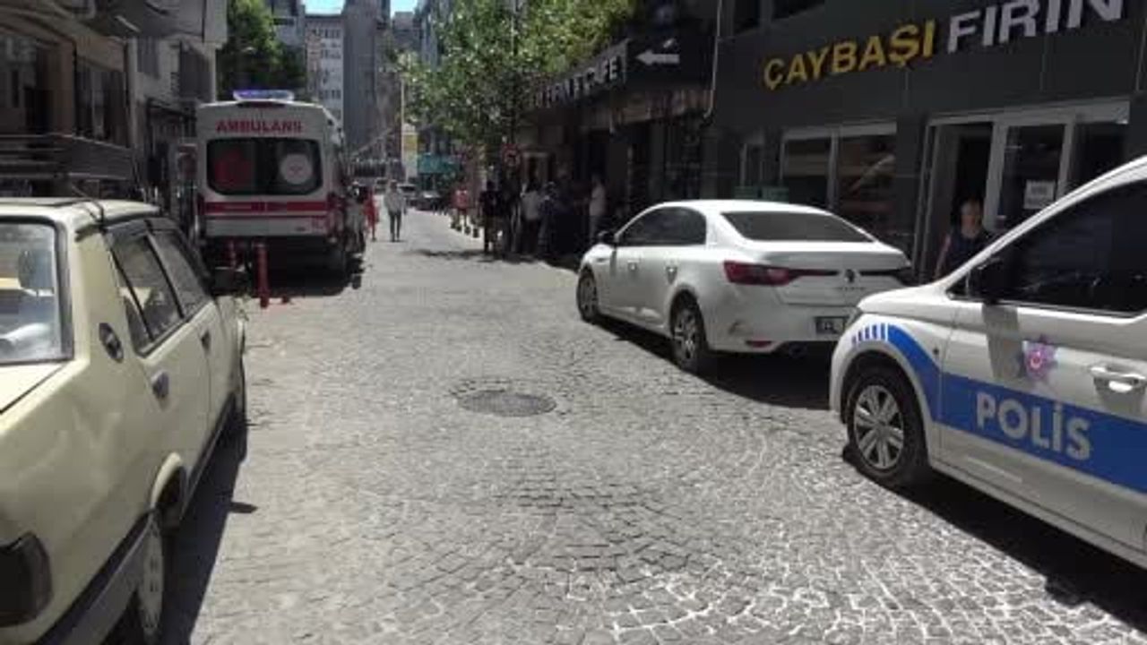 İş yerine giderken fenalaşan esnaf pastanede hayatını kaybetti