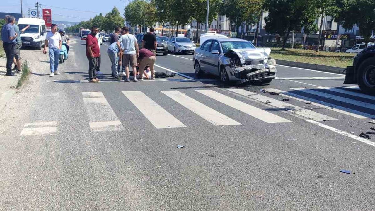 Işıklı kavşakta ihmalin bedeli: iki otomobil çarpıştı, sürü yaralandı