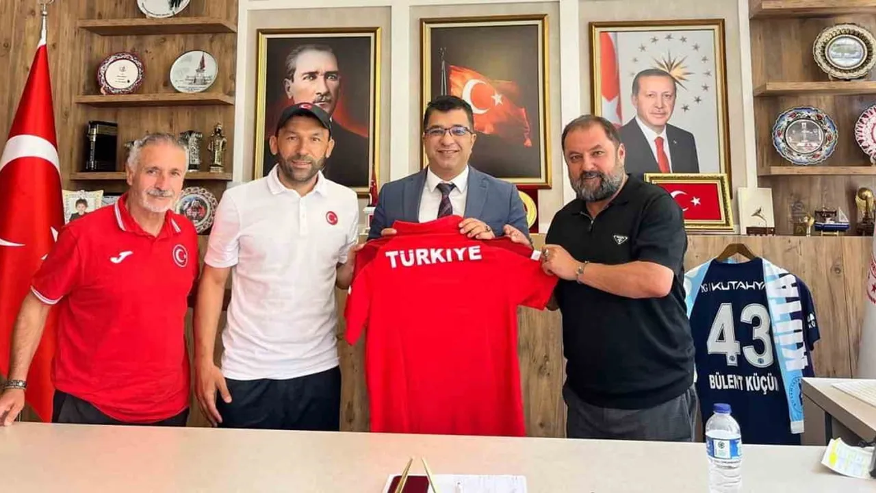 İşitme engelliler genç futsal milli takımı Kütahya'da kamp yapıyor