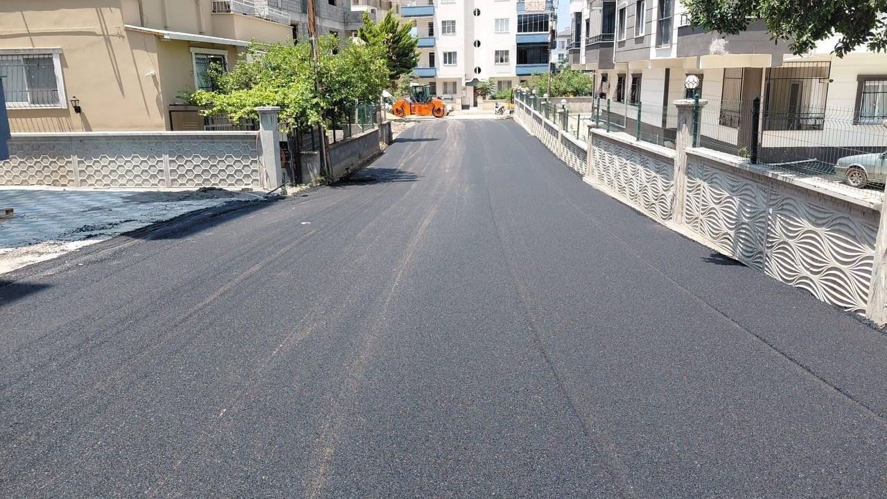 İskenderun belediyesi bir haftada 4 bin 768 ton sıcak asfalt serdi