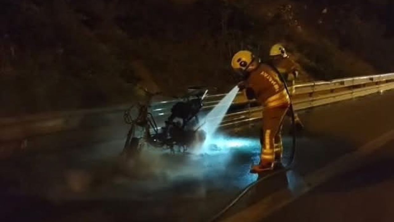 İskenderun'da motosiklet yangında kullanılamaz hale geldi