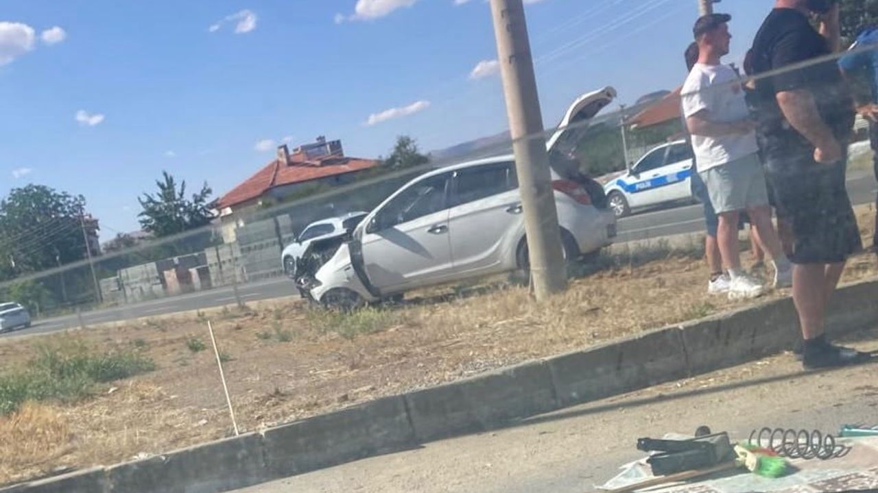 Isparta'da iki otomobil çarpıştı: 1 yaralı