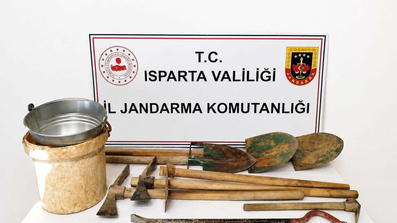 Isparta’da jandarmadan kaçak kazı operasyonu