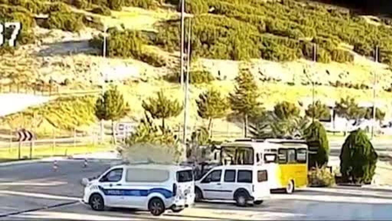 Isparta'nın Keçiborlu ilçesinde tır devrildi
