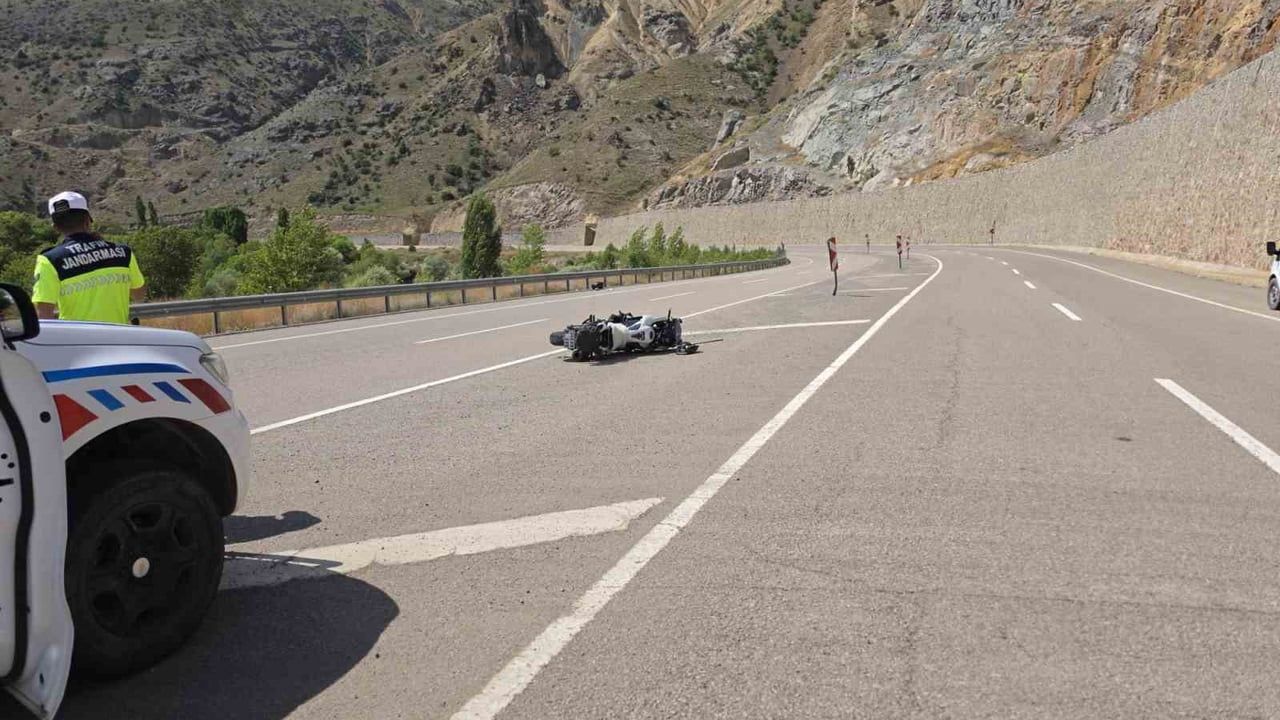 İspir'de motosiklet kazasında 1 kişi hafif yaralandı